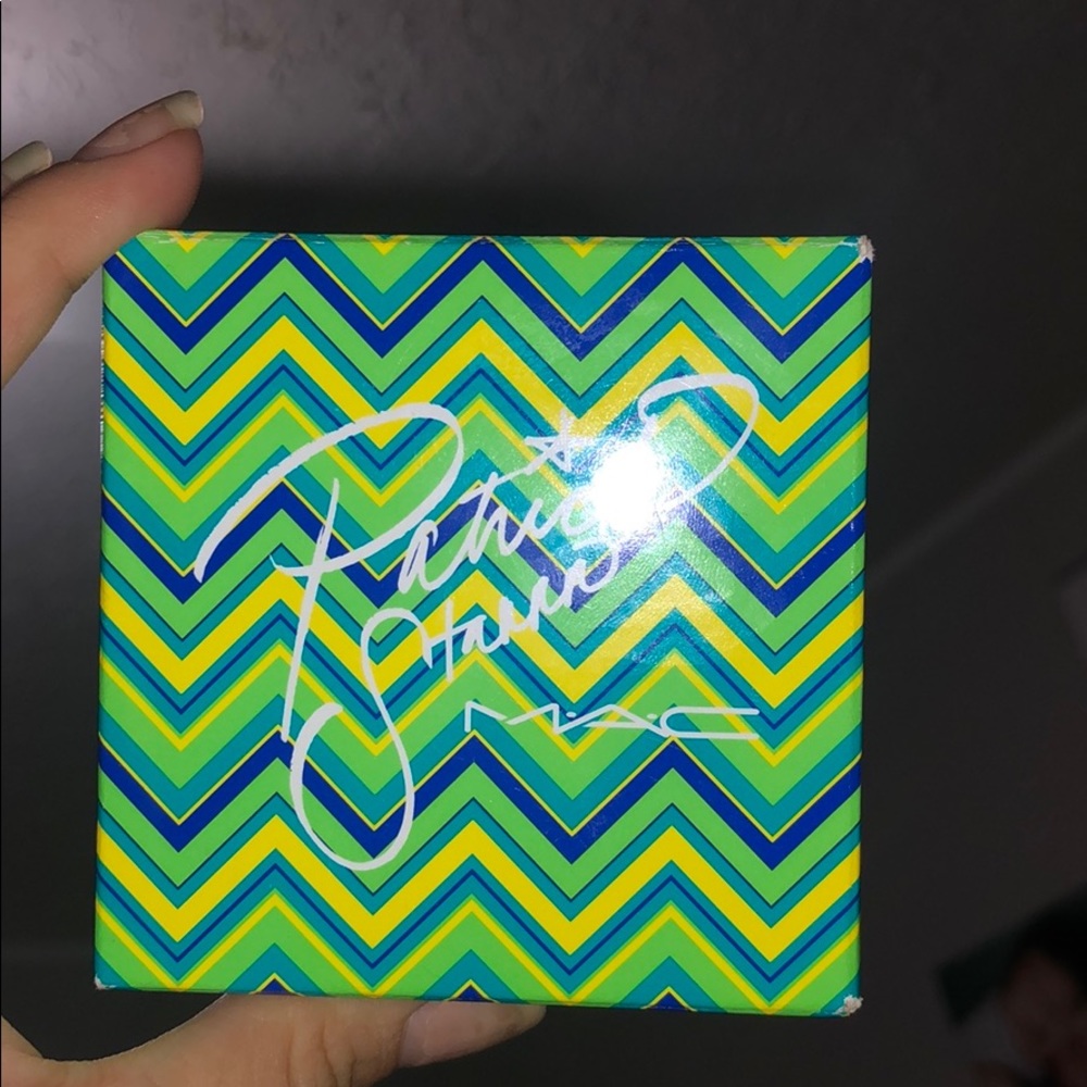 MAC cosmetics Patrick star opalescent face powder